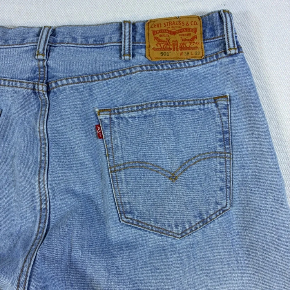 Vintage Levis 501 Mens Light Wash Straight Leg Button Fly Denim‎ Jeans 38x29